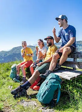 wandern-_-hiking-in-saalbach-hinterglemm.270x370.jpg